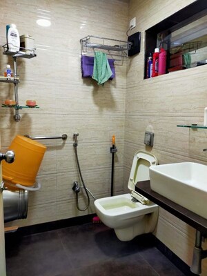 Team Area in 2 BHK Apartment at Everest Cleopatra, Vile Parle East – for Rent