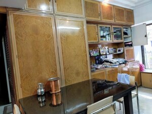 Furnished Amenities in 2 BHK Apartment at Everest Cleopatra, Vile Parle East – for Rent