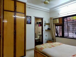 Bedroom in 2 BHK Apartment at Everest Cleopatra, Vile Parle East – for Rent