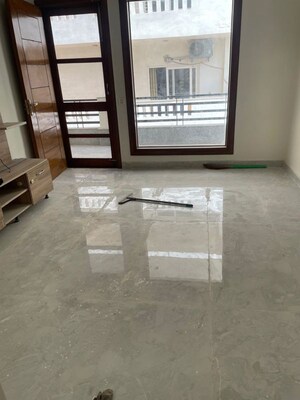 Room in 3 BHK Builder Floor at Ansal Plaza Sector-23, Sector 23 – for Rent
