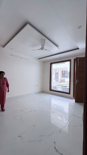 Room in 3 BHK Builder Floor at Ansal Plaza Sector-23, Sector 23 – for Rent
