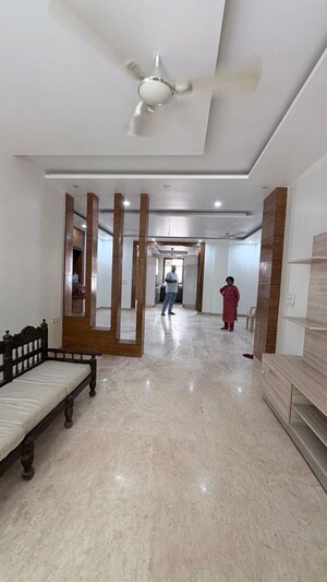 Room in 3 BHK Builder Floor at Ansal Plaza Sector-23, Sector 23 – for Rent