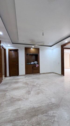 Room in 3 BHK Builder Floor at Ansal Plaza Sector-23, Sector 23 – for Rent