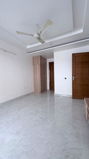 Room in 3 BHK Builder Floor at Ansal Plaza Sector-23, Sector 23 – for Rent