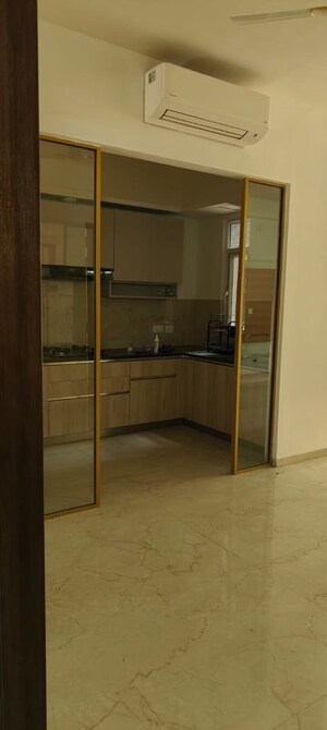 Room in 3 BHK Independent House at Smart World Orchard, Sector 61 – for Rent