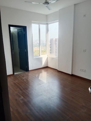Room in 3.5 BHK Apartment at 3C Orris Greenopolis, Sector 89 – for Rent