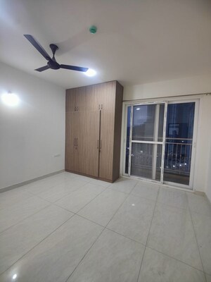 Room in 3 BHK Apartment at Prestige Beverly Hills, Kokapet – for Rent