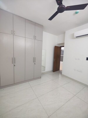 Room in 3 BHK Apartment at Prestige Beverly Hills, Kokapet – for Rent