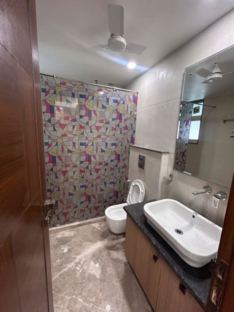 Bathroom, greater kailash ii 4 Bedroom 2700 Sq.Ft. Builder Floor In Greater Kailash ii Delhi 10395124