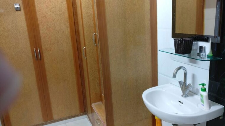 Bathroom, ansal-plaza-sector-23 3 Bedroom 1600 Sq.Ft. Builder Floor In Sector 23 Gurgaon 10395121