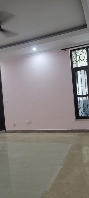 Room in 4 BHK Builder Floor at Sector 50 – for Rent