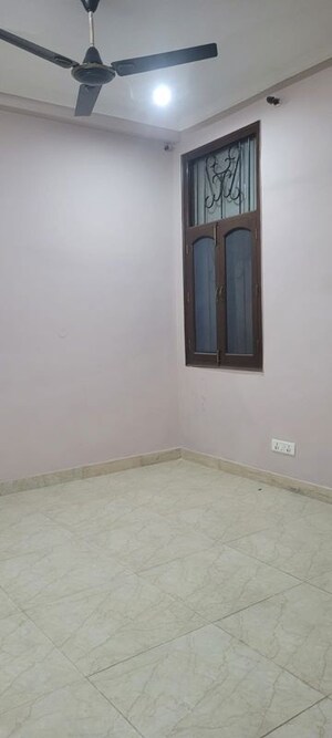 Room in 4 BHK Builder Floor at Sector 50 – for Rent