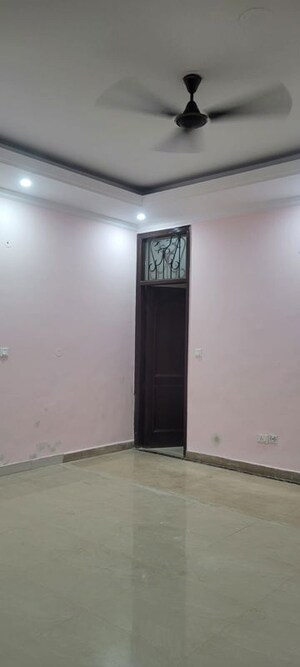Room in 4 BHK Builder Floor at Sector 50 – for Rent