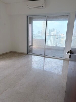 Room in 3 BHK Apartment at Lokhandwala Minerva Mahalaxmi, Mahalaxmi – for Sale