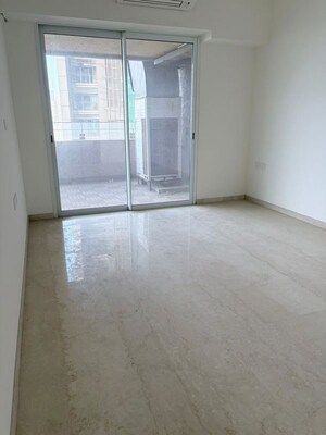 Room in 3 BHK Apartment at Lokhandwala Minerva Mahalaxmi, Mahalaxmi – for Sale