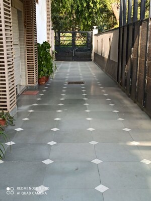 Parking in 1 RK Builder Floor at Ansal Plaza Sector-23, Sector 23 – for Rent