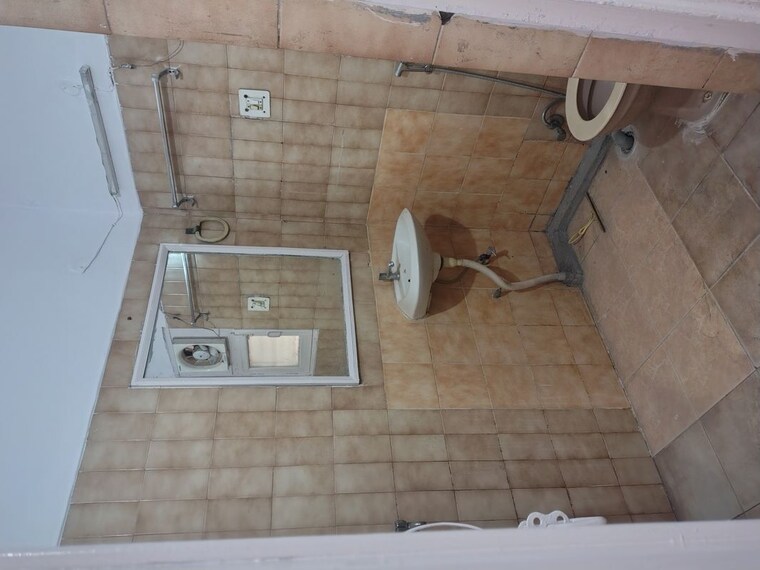 Bathroom, sheikh sarai 2 Bedroom 1200 Sq.Ft. Builder Floor In Sheikh Sarai Delhi 10395205