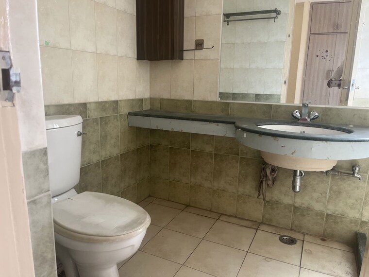 Bathroom, bestech-park-view-city-2 3 Bedroom 1859 Sq.Ft. Apartment In Sector 49 Gurgaon 10395173