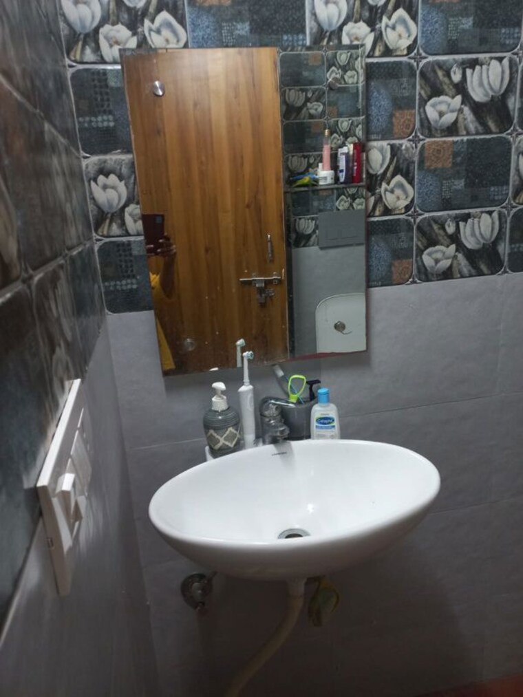 Bathroom, ansal-plaza-sector-23 2 Bedroom 1300 Sq.Ft. Builder Floor In Sector 23 Gurgaon 10395226