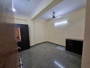Room in 1 BHK Builder Floor at Ansal Plaza Sector-23, Sector 23 – for Rent