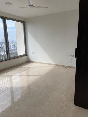 Room in 4 BHK Apartment at Oberoi Realty Esquire, Goregaon East – for Sale