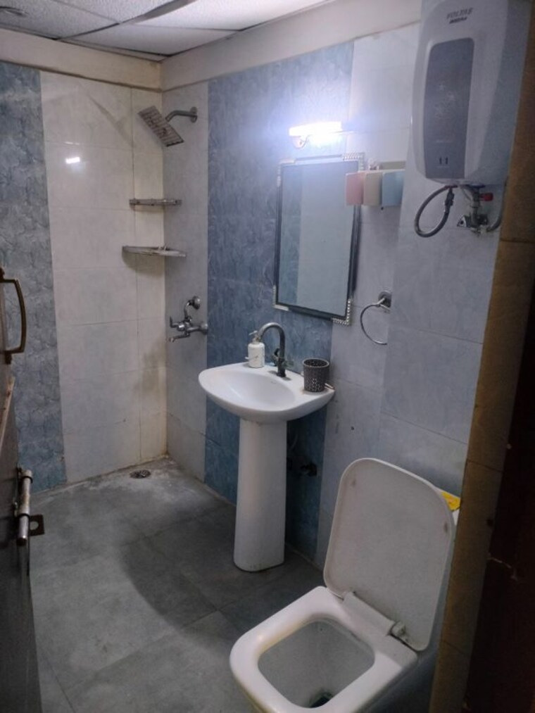Bathroom, gardenia-gateway 3.5 Bedroom 1700 Sq.Ft. Apartment In Sector 75 Noida 10395257