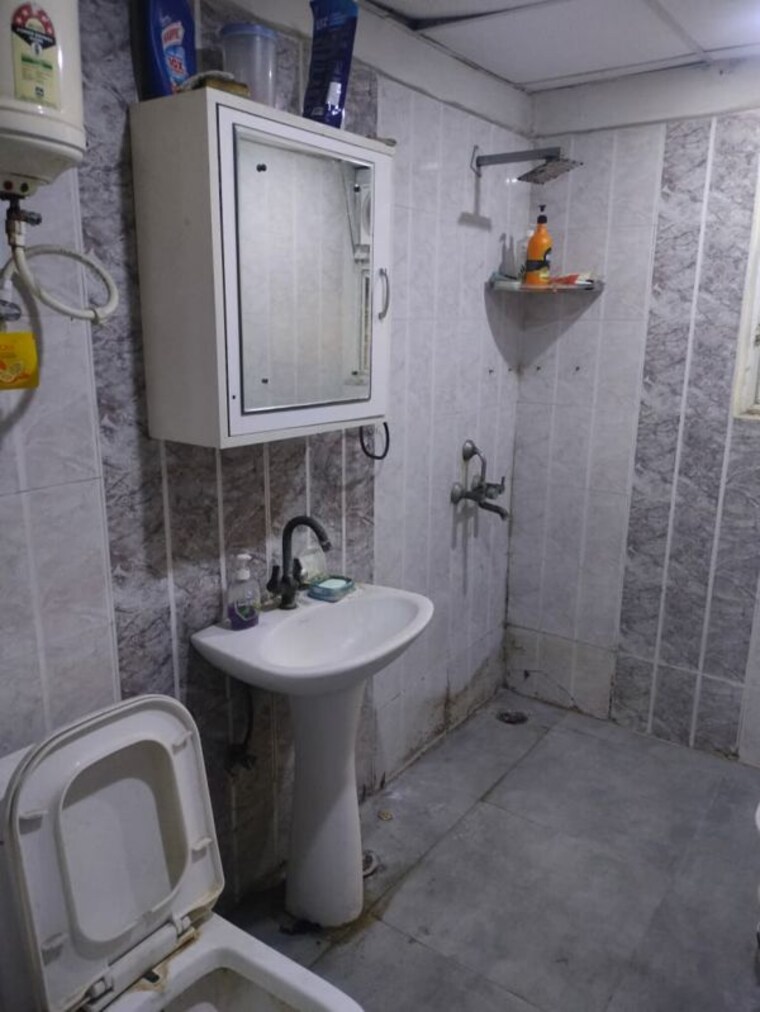 Bathroom, gardenia-gateway 3.5 Bedroom 1700 Sq.Ft. Apartment In Sector 75 Noida 10395257