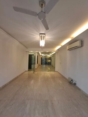 Room in 4 BHK Builder Floor at Saket – for Rent