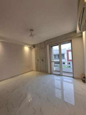 Room in 4 BHK Builder Floor at Saket – for Rent