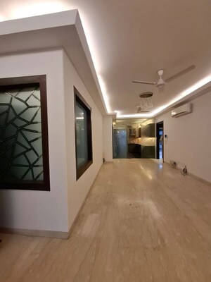 Room in 4 BHK Builder Floor at Saket – for Rent