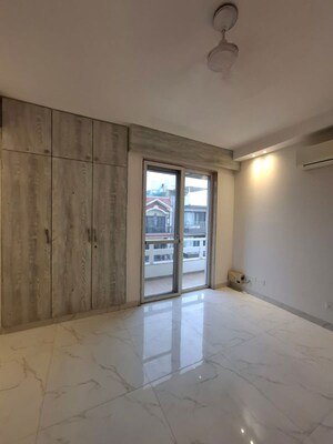 Room in 4 BHK Builder Floor at Saket – for Rent