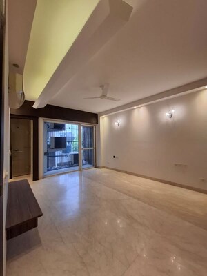 Room in 4 BHK Builder Floor at Saket – for Rent