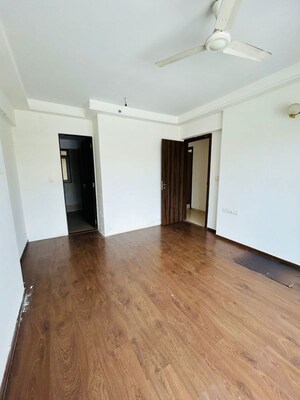 Room in 4 BHK Apartment at Adani Group Western Heights, Andheri West – for Rent