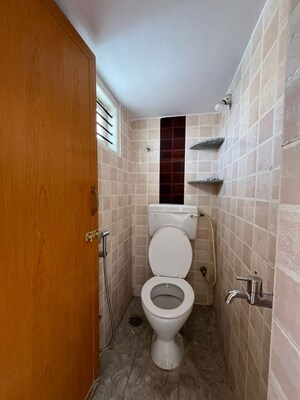 Bathroom in 1.5 BHK Apartment at Indiranagar – for Rent