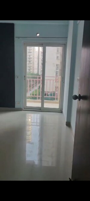 Room in 3 BHK Apartment at Mahagun Moderne, Sector 78 – for Sale
