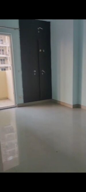 Room in 3 BHK Apartment at Mahagun Moderne, Sector 78 – for Sale