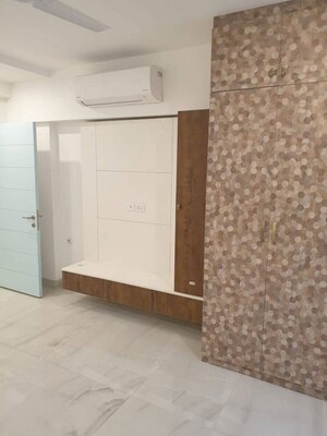 Room in 3 BHK Apartment at Assotech Blith, Sector 99 – for Sale