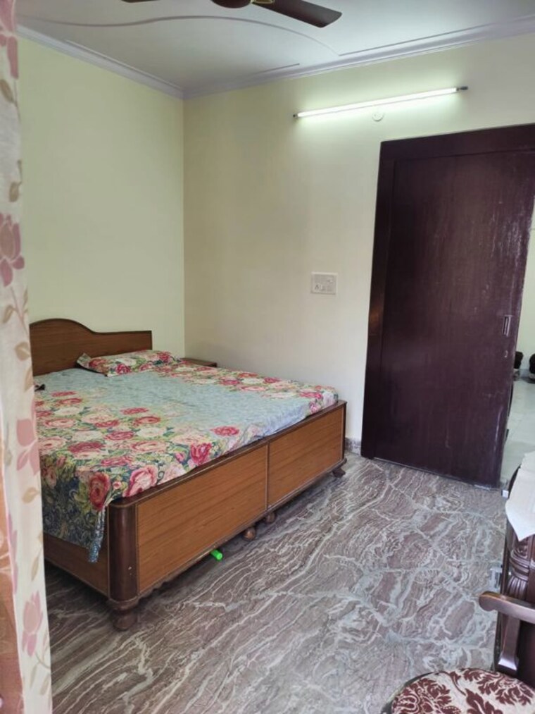 Bedroom, dilshad colony 3 Bedroom 1300 Sq.Ft. Apartment In Dilshad Colony Delhi 10395338