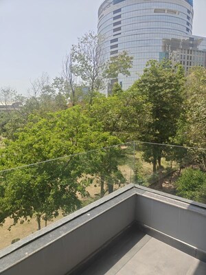 Balcony in 1 BHK Apartment at DLF Building 10, Dlf Phase ii – for Rent