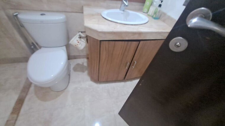 Bathroom, hiranandani-gardens-glen-ridge 4 Bedroom 2200 Sq.Ft. Apartment In Powai Mumbai 10395369