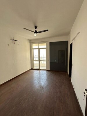 Room in 3 BHK Apartment at Eldeco Olympia, Sector 93a – for Rent