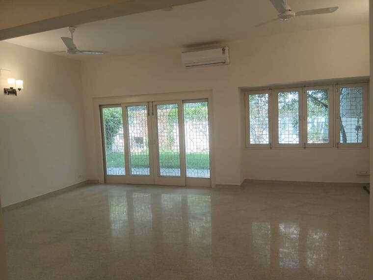 Room, greater kailash i 4 Bedroom 4500 Sq.Ft. Builder Floor In Greater Kailash I Delhi 10395449