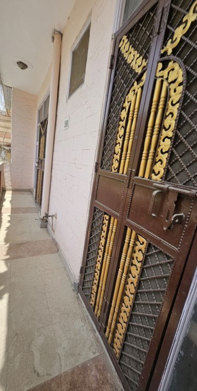Balcony, dilshad colony 3 Bedroom 950 Sq.Ft. Apartment In Dilshad Colony Delhi 10395460