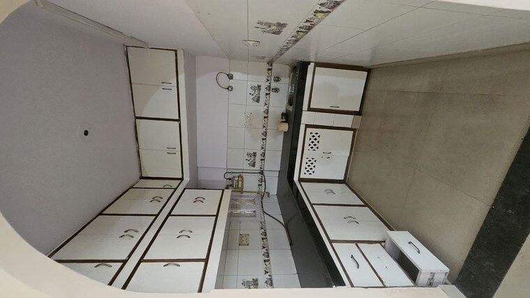 Kitchen, dilshad colony 3 Bedroom 950 Sq.Ft. Apartment In Dilshad Colony Delhi 10395460