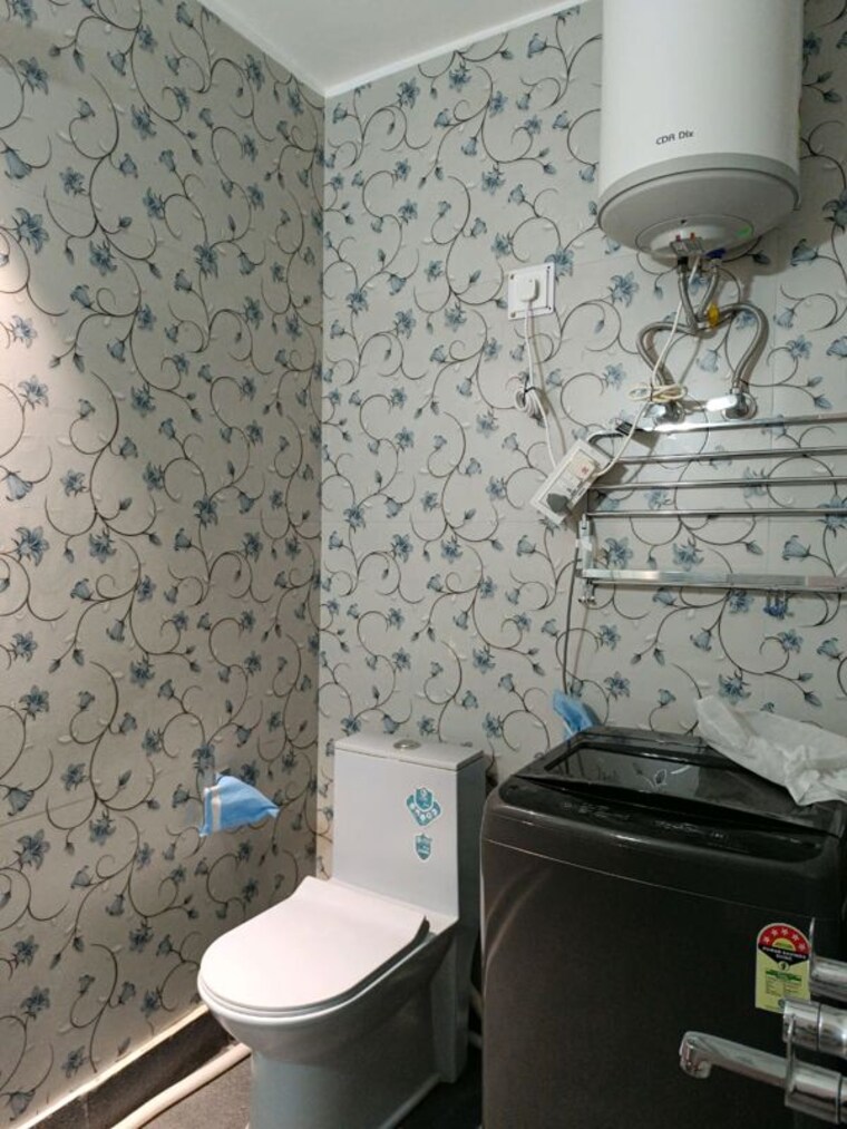 Bathroom, safdarjung enclave 3 Bedroom 200 Sq.Ft. Builder Floor In Safdarjung Enclave Delhi 10395481
