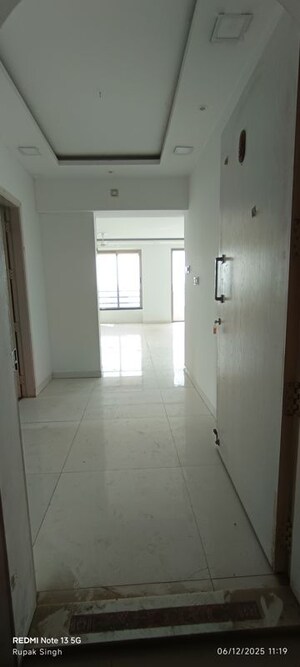 5 BHK Apartment – Entrance View at Oberoi Springs, Andheri West - for Sale