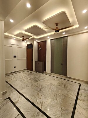 Bedroom in 2.5 BHK Builder Floor at Vaishali Sector 5 – for Sale