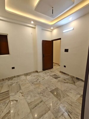 Room in 2.5 BHK Builder Floor at Vaishali Sector 5 – for Sale
