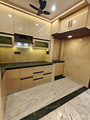 Kitchen in 2.5 BHK Builder Floor at Vaishali Sector 5 – for Sale