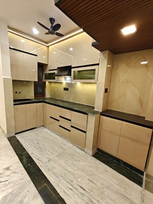 Kitchen in 2.5 BHK Builder Floor at Vaishali Sector 5 – for Sale
